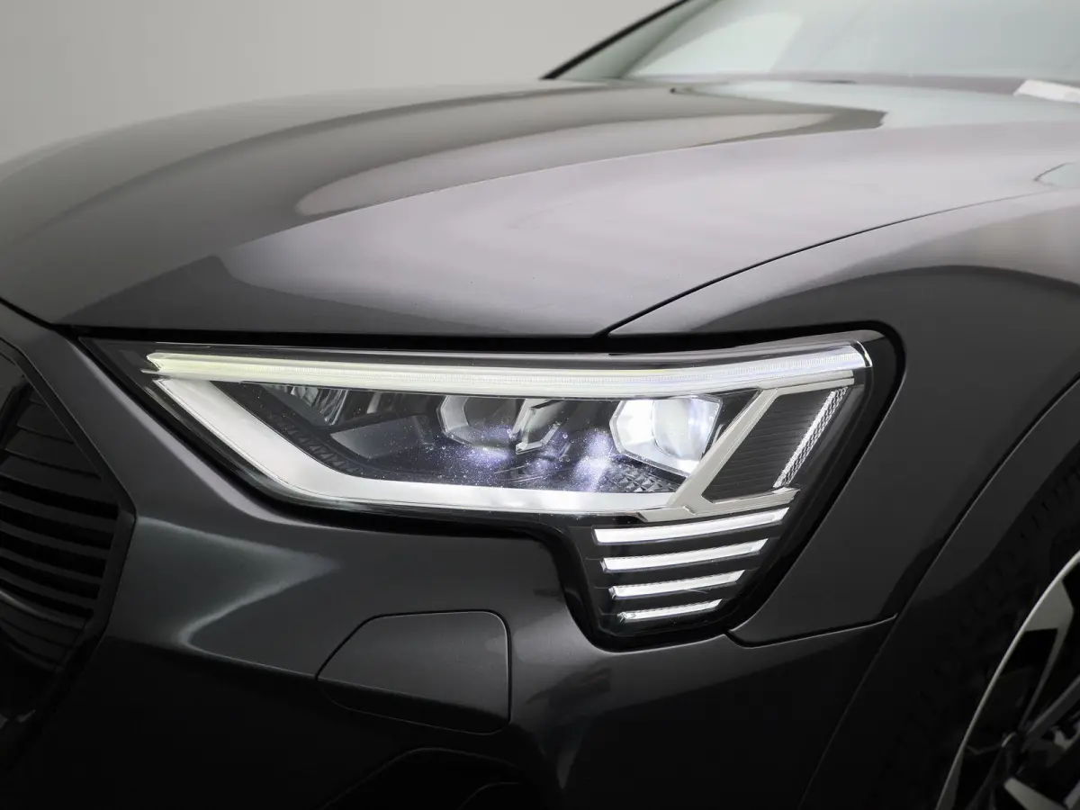 55 quattro S edition 95 kWh | 360 Camera | Parkeersensoren | Luchtvering | Stoelverwarming |