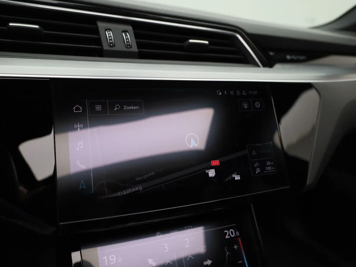55 quattro S edition 95 kWh | 360 Camera | Parkeersensoren | Luchtvering | Stoelverwarming |
