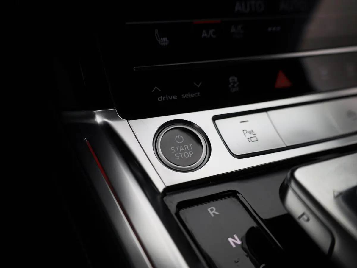 55 quattro S edition 95 kWh | 360 Camera | Parkeersensoren | Luchtvering | Stoelverwarming |