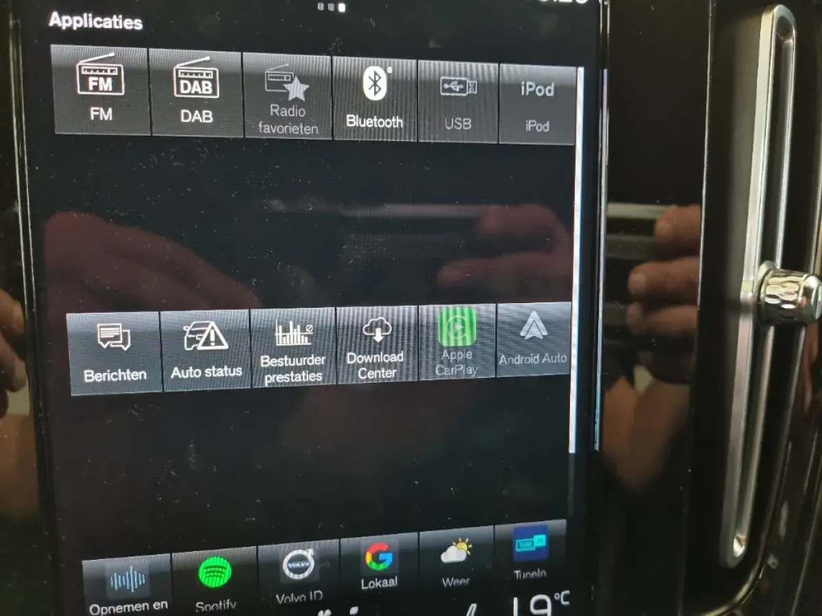 1.5 T4 R-Design | 1e Eigenaar - NL Auto | Apple Carplay - Android Auto | Stoel + Stuurverwarming | Adaptive Cruis Control | BLIS | PDC |