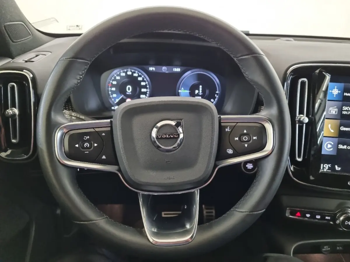1.5 T4 R-Design | 1e Eigenaar - NL Auto | Apple Carplay - Android Auto | Stoel + Stuurverwarming | Adaptive Cruis Control | BLIS | PDC |