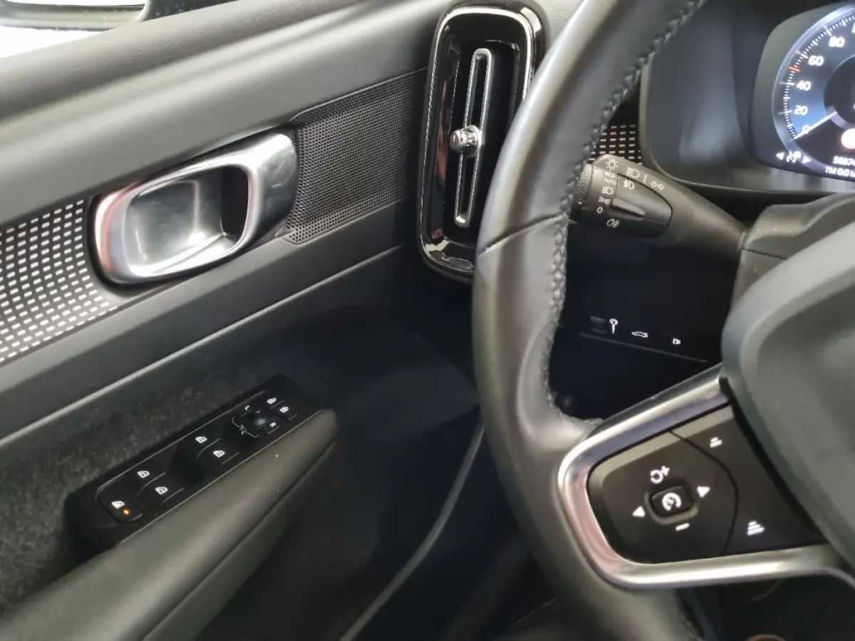 1.5 T4 R-Design | 1e Eigenaar - NL Auto | Apple Carplay - Android Auto | Stoel + Stuurverwarming | Adaptive Cruis Control | BLIS | PDC |