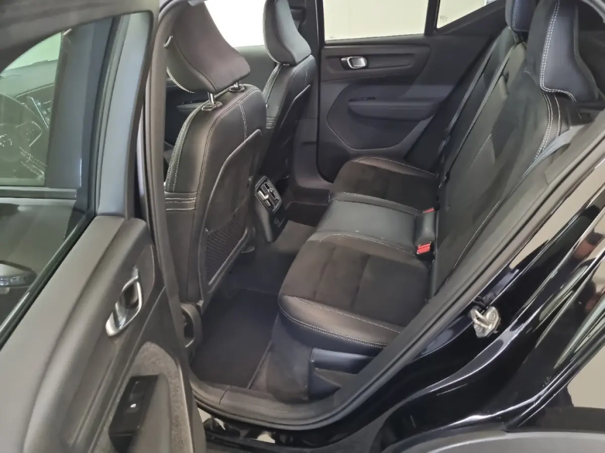 1.5 T4 R-Design | 1e Eigenaar - NL Auto | Apple Carplay - Android Auto | Stoel + Stuurverwarming | Adaptive Cruis Control | BLIS | PDC |