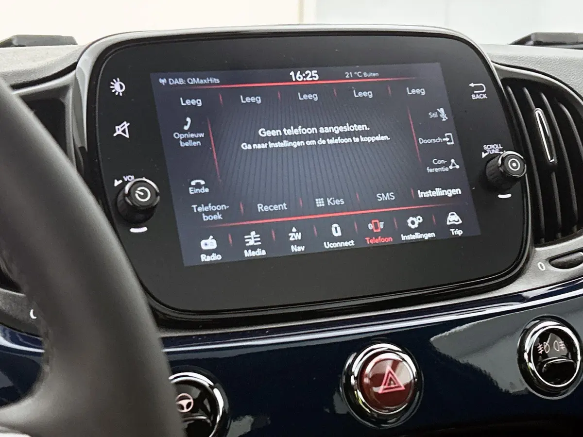 1.0 Hybrid Dolcevita | Apple Carplay / Android Auto | Panoramadak | Parkeersensoren | Climate Control |
