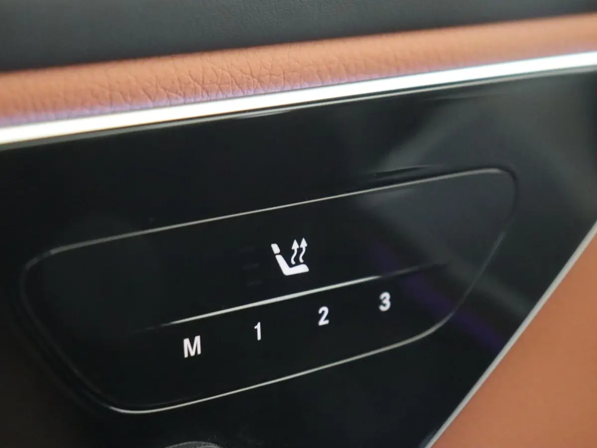 4MATIC AMG Line Premium Plus /Panoramadak /Memory /HUD /360 Camera /Burmester