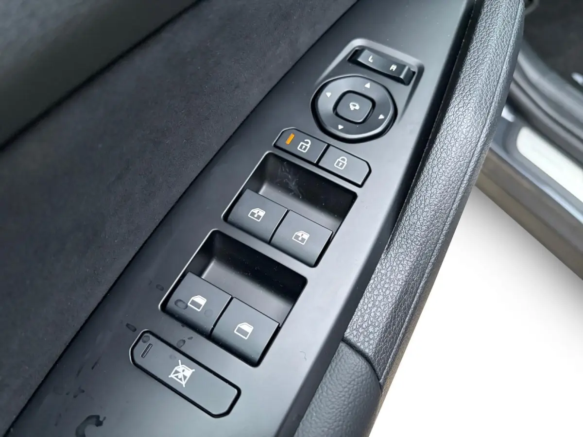 1.6 T-GDi Plug-in Hybrid GT-Line | Direct leverbaar! | Glazen schuif-/kanteldak | Elektrisch verstelbare stoelen | Elektrisch bedienbare achterklep | Stoelverwarming- voor en achter | Dodeho