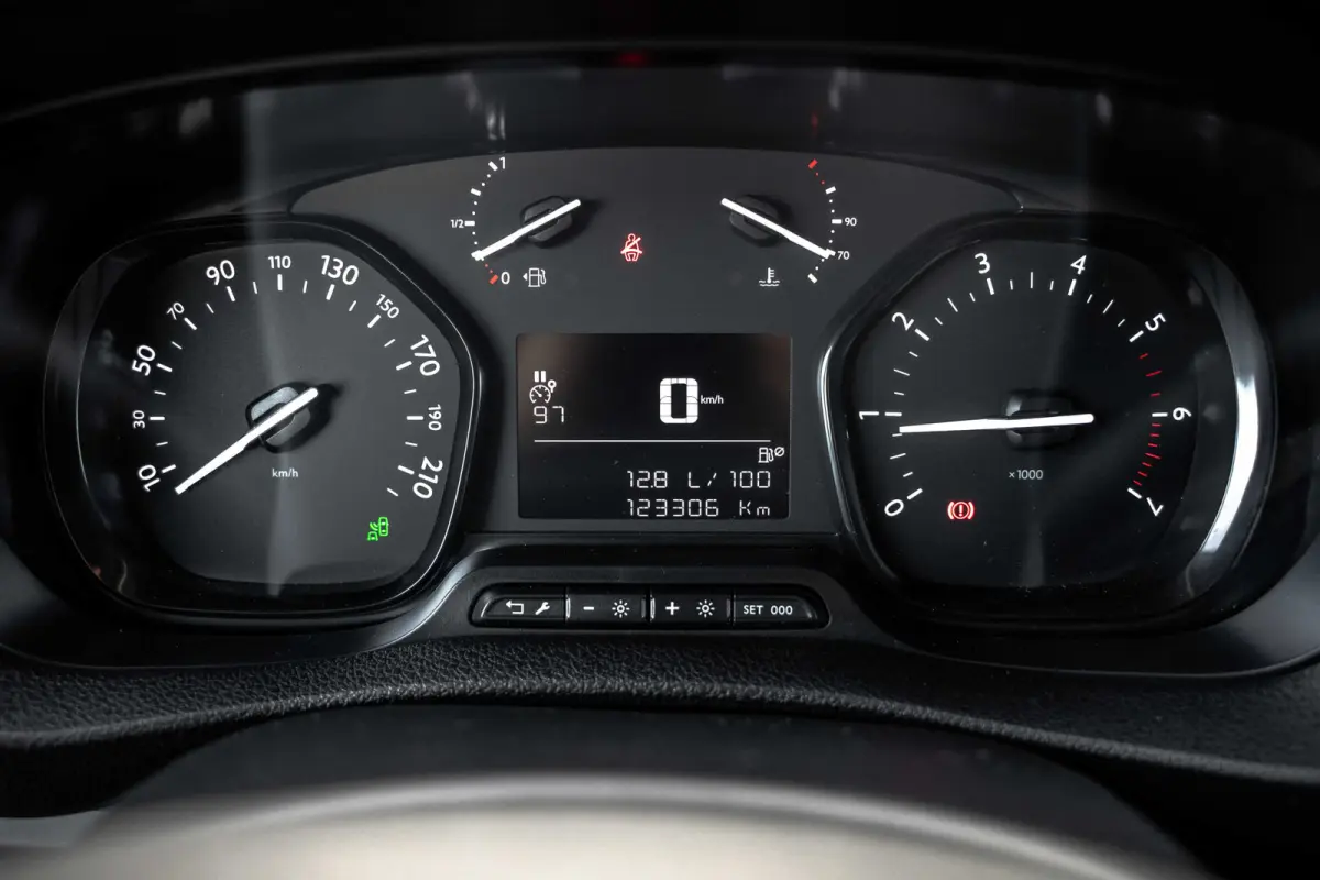 1.5 BlueHDi 100 | 3-Zits | Camera | Carplay | Cruise | PDC | Airco