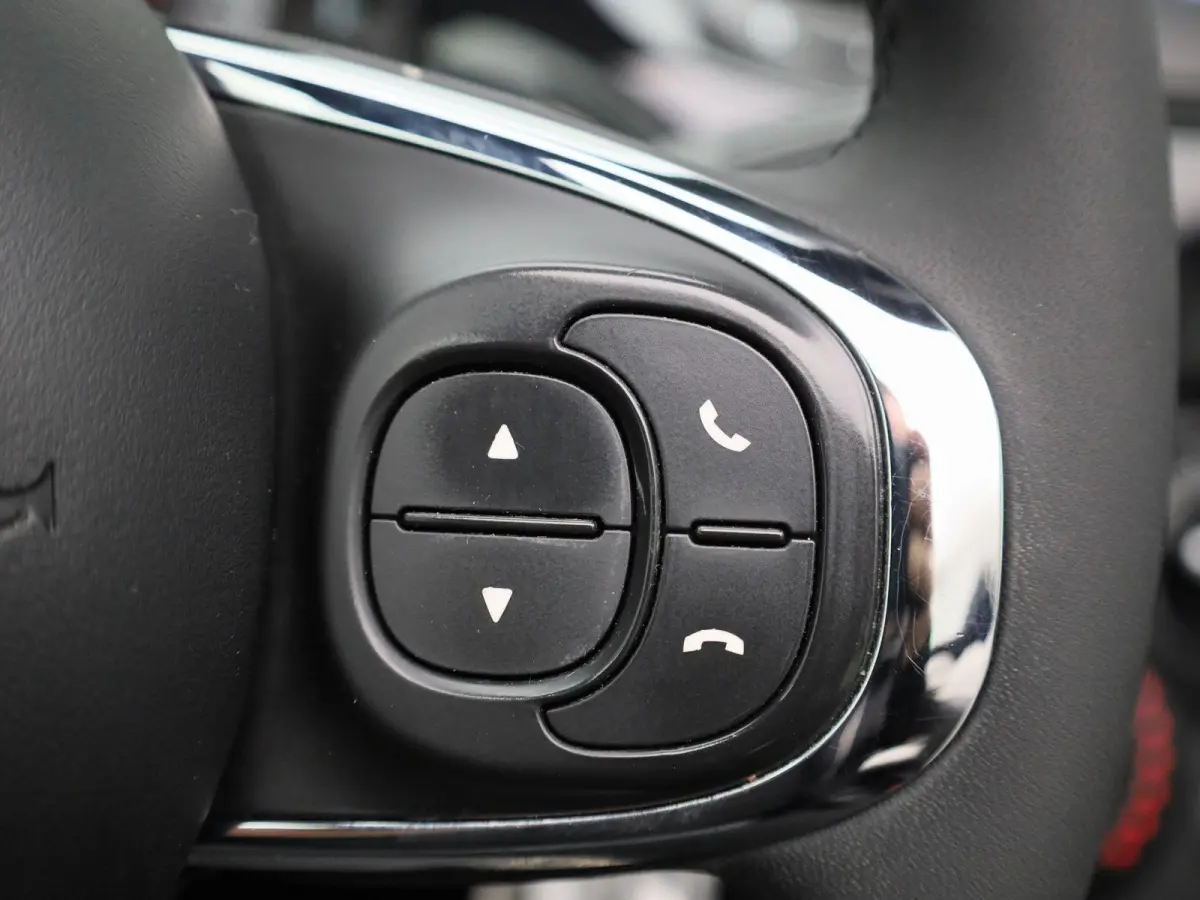 1.0 Hybrid Dolcevita | Wordt Verwacht | Apple Carplay / Android Auto | Parkeersensoren | Cabrio |