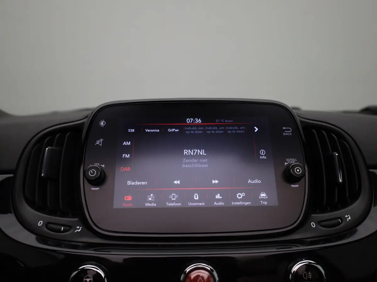 1.0 Hybrid Dolcevita | Wordt Verwacht | Apple Carplay / Android Auto | Parkeersensoren | Cabrio |