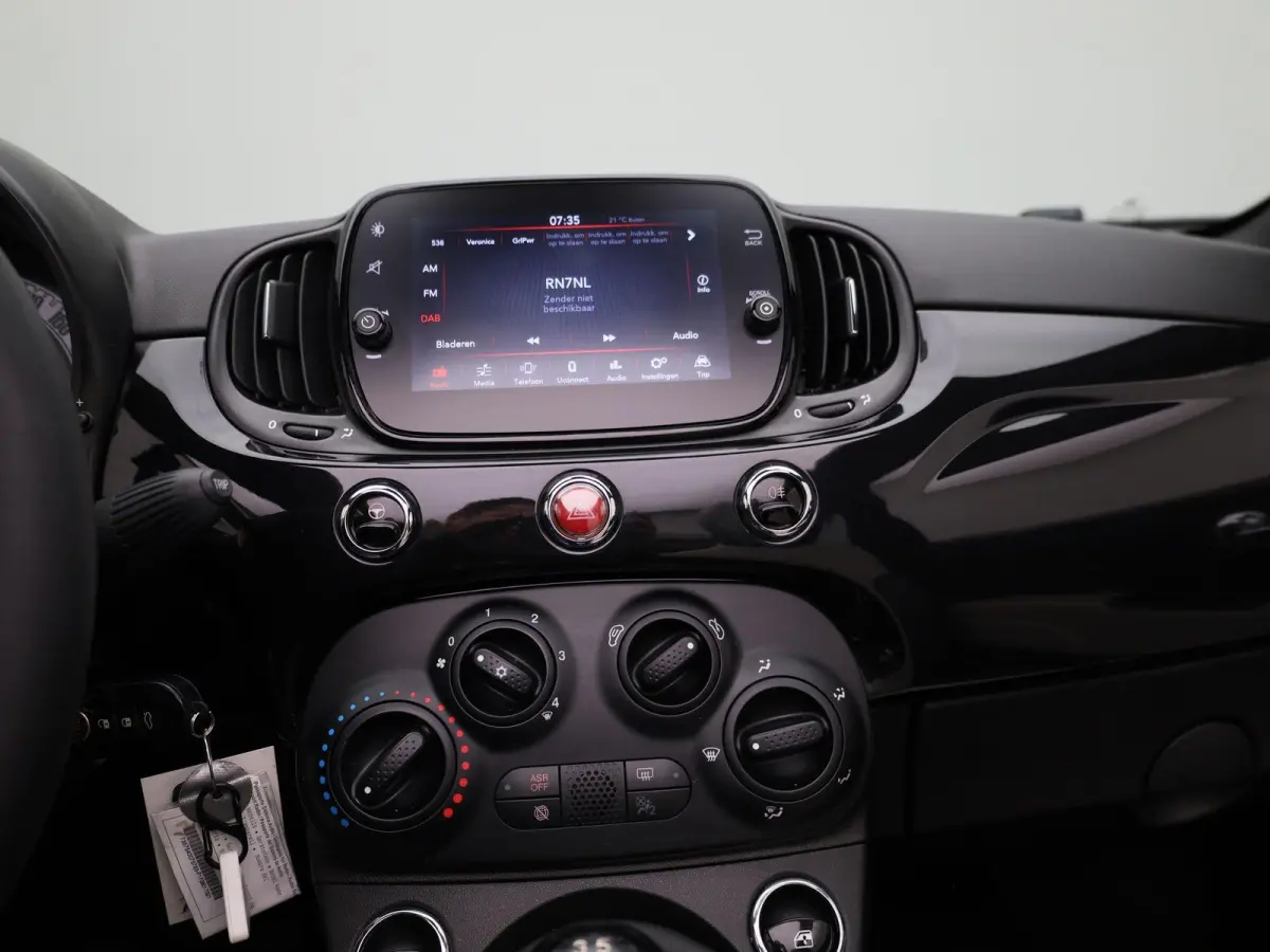 1.0 Hybrid Dolcevita | Wordt Verwacht | Apple Carplay / Android Auto | Parkeersensoren | Cabrio |