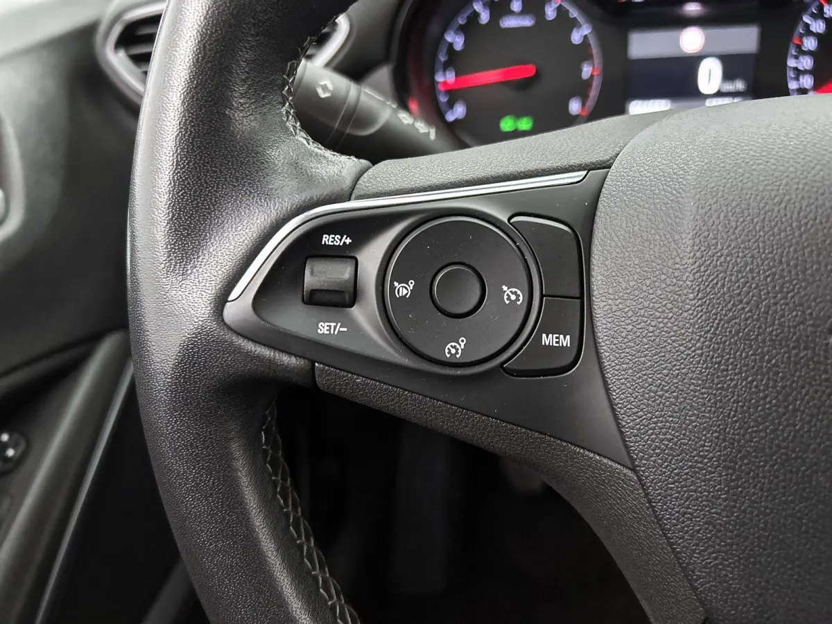 1.2 Edition | Apple Carplay & Android auto | Navigatie | Camera | Parkeersensoren | Cruise control | Bluetooth |
