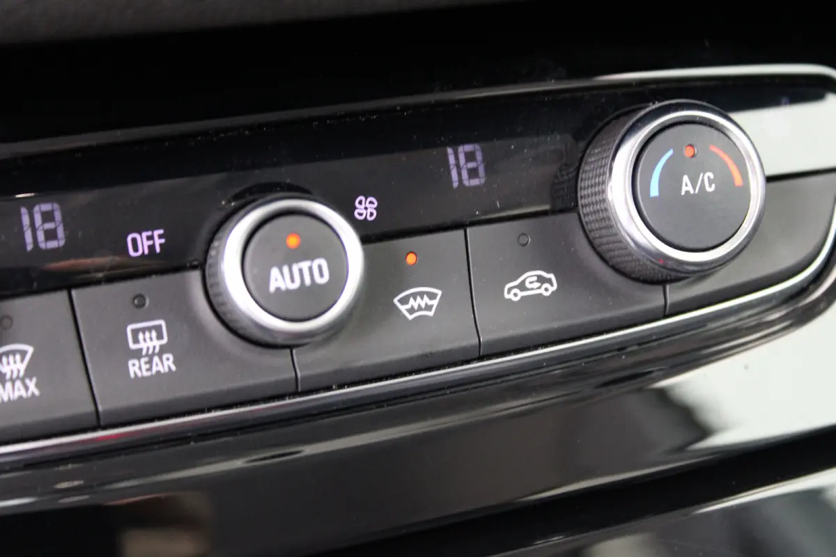 1.6 Turbo Plug-In Hybrid GS Line | Stoel- stuurwielverwarming | Adapt. Cruise control | Dode hoek sensoren | AFL led matrix koplampen |