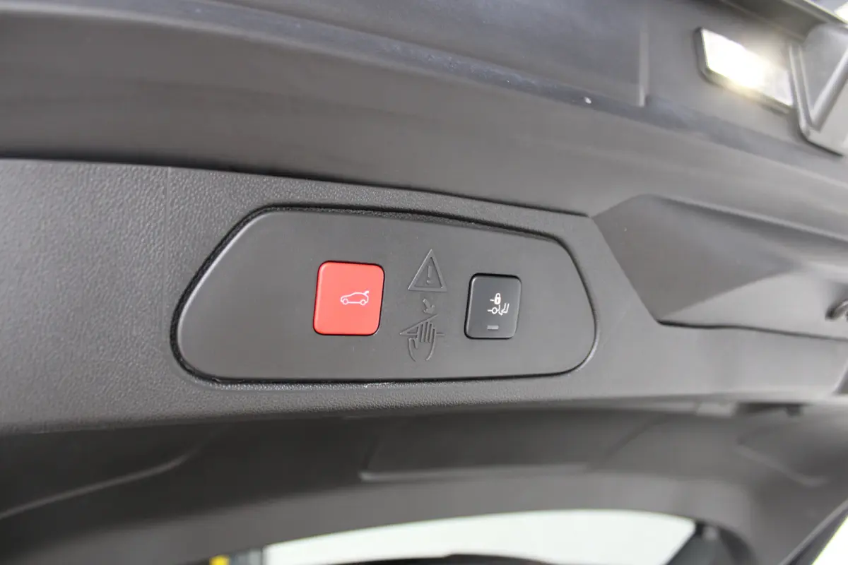 1.6 Turbo Plug-In Hybrid GS Line | Stoel- stuurwielverwarming | Adapt. Cruise control | Dode hoek sensoren | AFL led matrix koplampen |