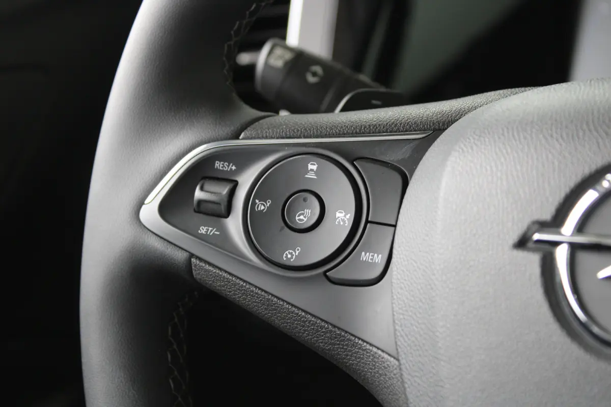 1.6 Turbo Plug-In Hybrid GS Line | Stoel- stuurwielverwarming | Adapt. Cruise control | Dode hoek sensoren | AFL led matrix koplampen |