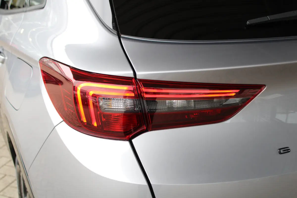 1.6 Turbo Plug-In Hybrid GS Line | Stoel- stuurwielverwarming | Adapt. Cruise control | Dode hoek sensoren | AFL led matrix koplampen |