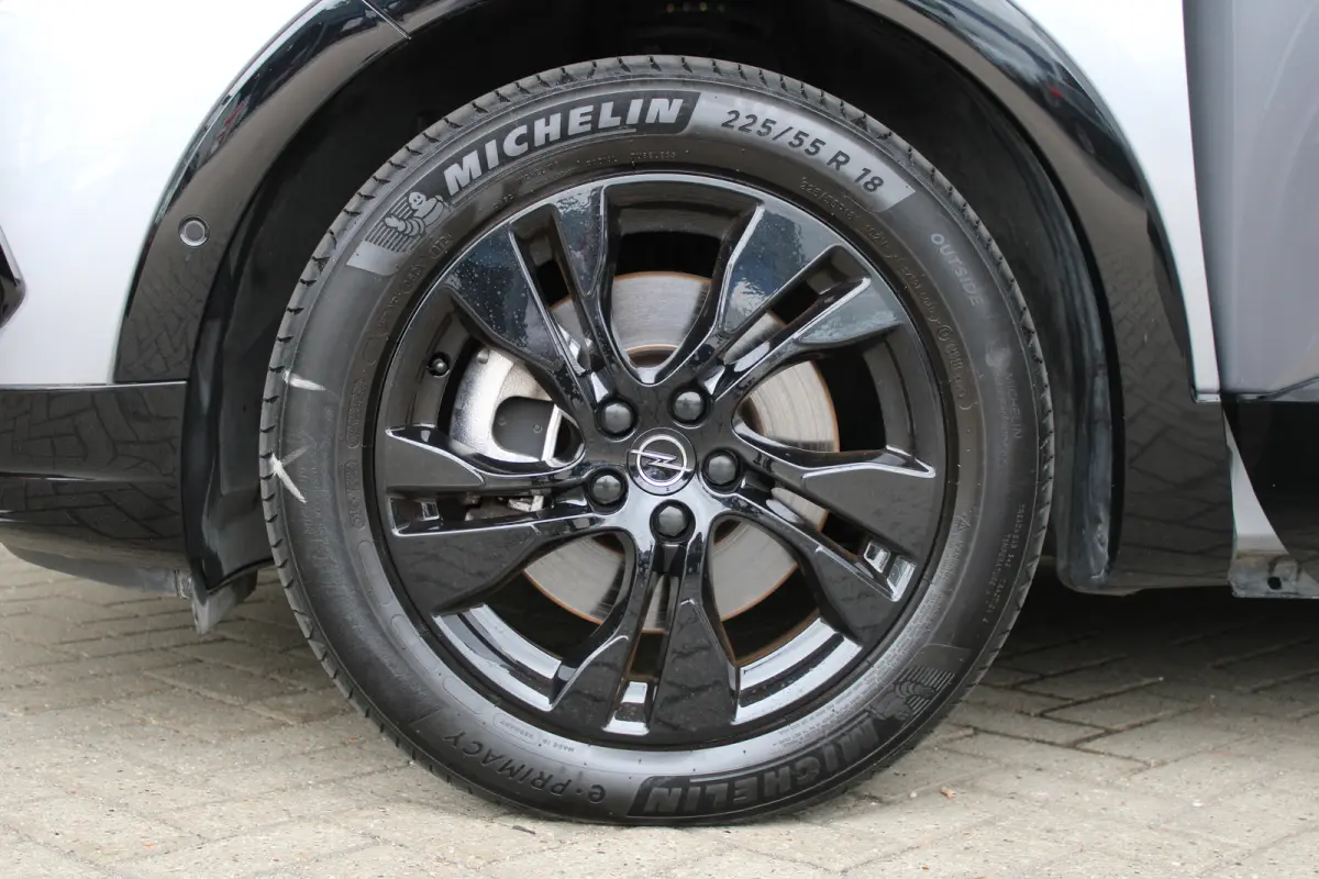 1.6 Turbo Plug-In Hybrid GS Line | Stoel- stuurwielverwarming | Adapt. Cruise control | Dode hoek sensoren | AFL led matrix koplampen |