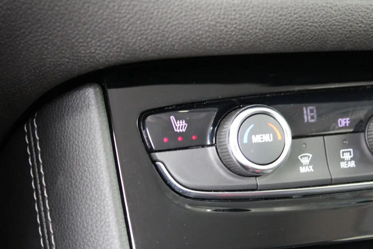 1.6 Turbo Plug-In Hybrid GS Line | Stoel- stuurwielverwarming | Adapt. Cruise control | Dode hoek sensoren | AFL led matrix koplampen |