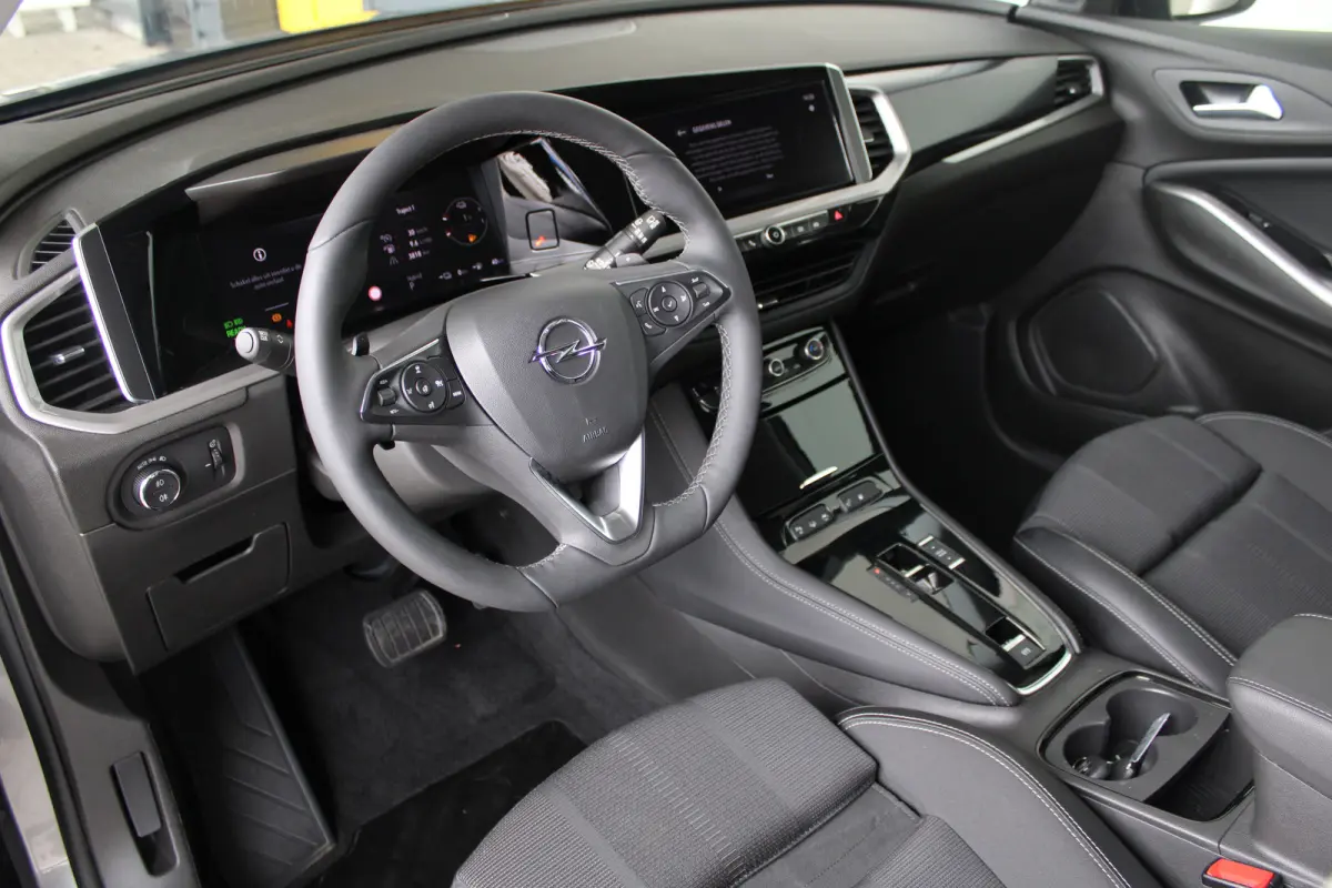 1.6 Turbo Plug-In Hybrid GS Line | Stoel- stuurwielverwarming | Adapt. Cruise control | Dode hoek sensoren | AFL led matrix koplampen |