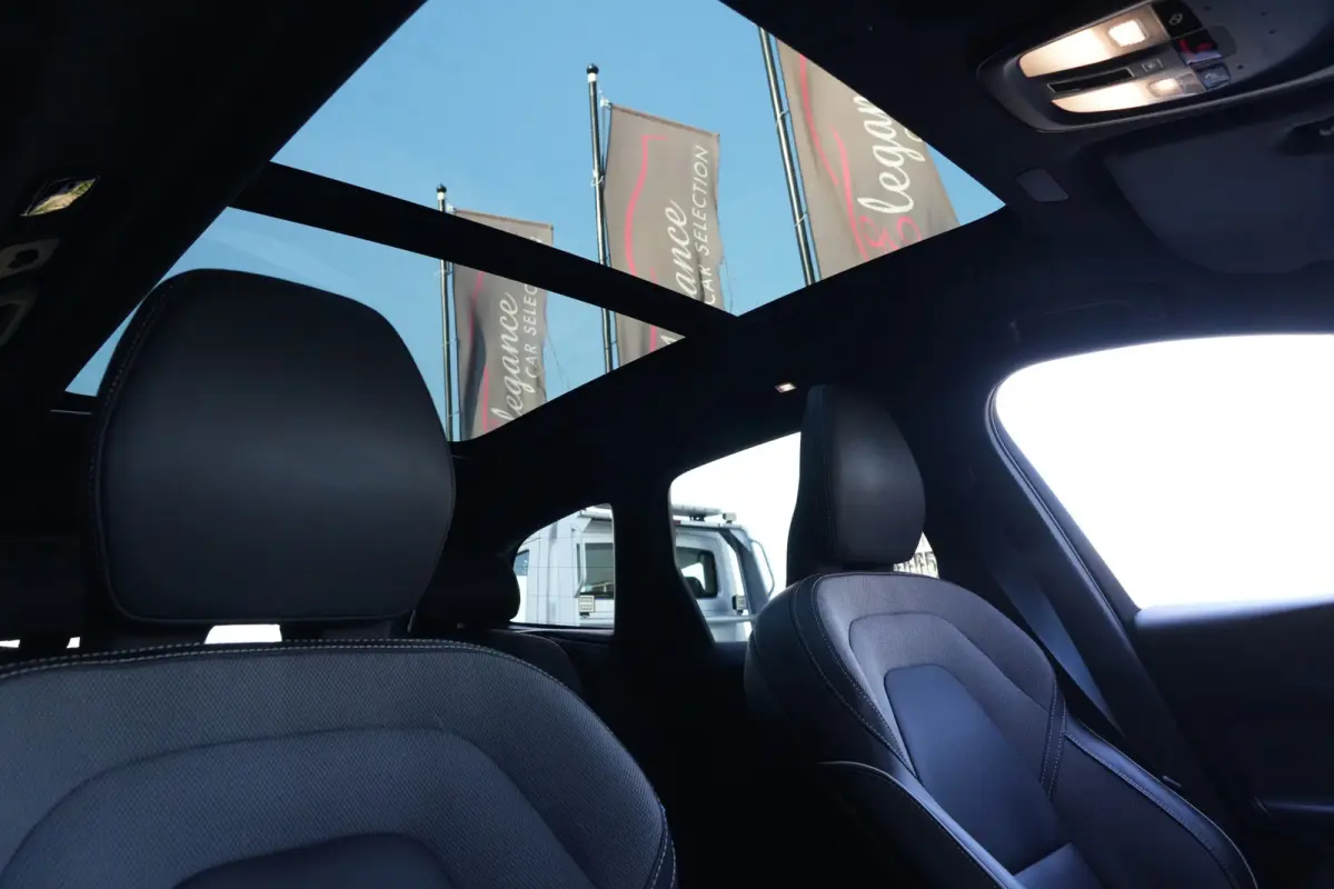 2.0 T6 Plug-in hybrid AWD Plus Dark | 350 PK | Pano | 360° camera | Navigatie | Stoelverwarming | HarmanKardon | Volvo XC60 2.0 T6 Plug-in hybrid AWD Plus Dark met 350 PK, 2.0-liter 4-cilin