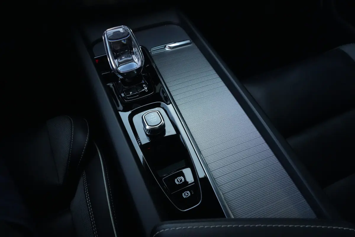 2.0 T6 Plug-in hybrid AWD Plus Dark | 350 PK | Pano | 360° camera | Navigatie | Stoelverwarming | HarmanKardon | Volvo XC60 2.0 T6 Plug-in hybrid AWD Plus Dark met 350 PK, 2.0-liter 4-cilin