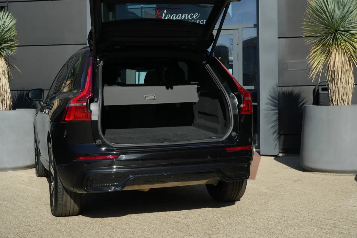 2.0 T6 Plug-in hybrid AWD Plus Dark | 350 PK | Pano | 360° camera | Navigatie | Stoelverwarming | HarmanKardon | Volvo XC60 2.0 T6 Plug-in hybrid AWD Plus Dark met 350 PK, 2.0-liter 4-cilin