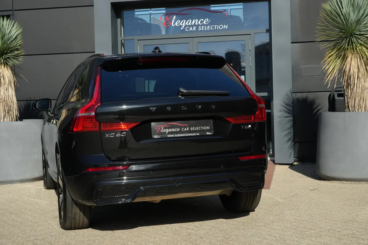 2.0 T6 Plug-in hybrid AWD Plus Dark | 350 PK | Pano | 360° camera | Navigatie | Stoelverwarming | HarmanKardon | Volvo XC60 2.0 T6 Plug-in hybrid AWD Plus Dark met 350 PK, 2.0-liter 4-cilin