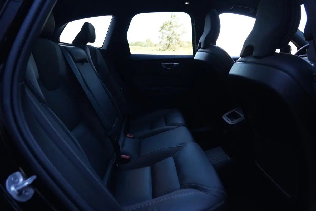2.0 T6 Plug-in hybrid AWD Plus Dark | 350 PK | Pano | 360° camera | Navigatie | Stoelverwarming | HarmanKardon | Volvo XC60 2.0 T6 Plug-in hybrid AWD Plus Dark met 350 PK, 2.0-liter 4-cilin