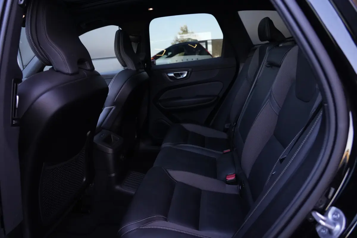 2.0 T6 Plug-in hybrid AWD Plus Dark | 350 PK | Pano | 360° camera | Navigatie | Stoelverwarming | HarmanKardon | Volvo XC60 2.0 T6 Plug-in hybrid AWD Plus Dark met 350 PK, 2.0-liter 4-cilin