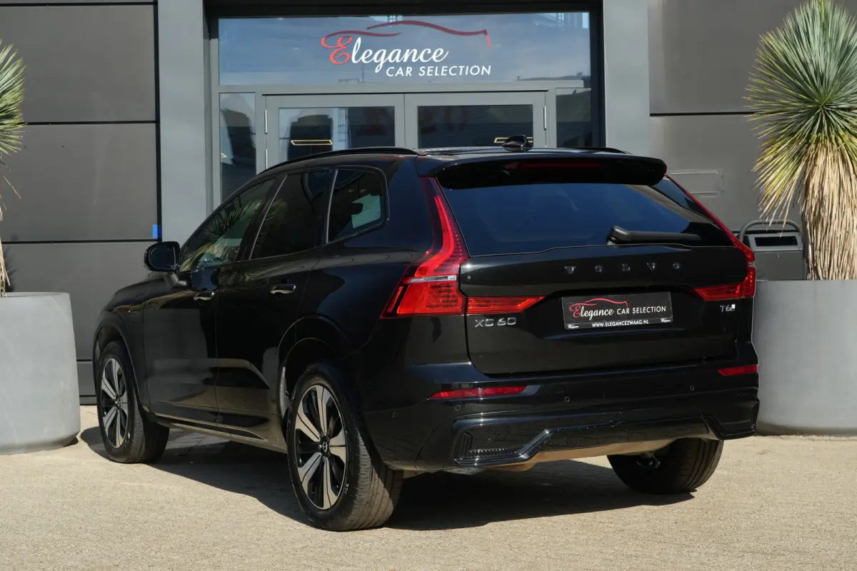2.0 T6 Plug-in hybrid AWD Plus Dark | 350 PK | Pano | 360° camera | Navigatie | Stoelverwarming | HarmanKardon | Volvo XC60 2.0 T6 Plug-in hybrid AWD Plus Dark met 350 PK, 2.0-liter 4-cilin