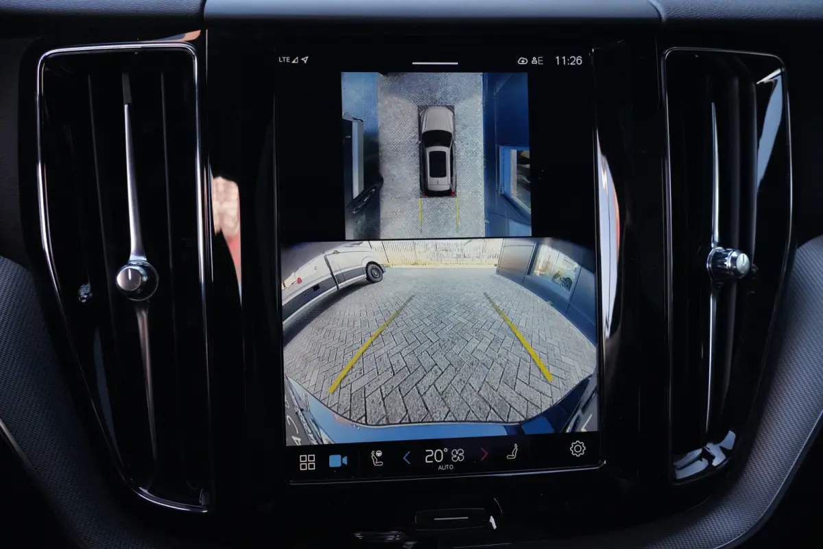 2.0 T6 Plug-in hybrid AWD Plus Dark | 350 PK | Pano | 360° camera | Navigatie | Stoelverwarming | HarmanKardon | Volvo XC60 2.0 T6 Plug-in hybrid AWD Plus Dark met 350 PK, 2.0-liter 4-cilin