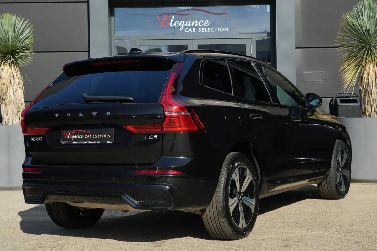 2.0 T6 Plug-in hybrid AWD Plus Dark | 350 PK | Pano | 360° camera | Navigatie | Stoelverwarming | HarmanKardon | Volvo XC60 2.0 T6 Plug-in hybrid AWD Plus Dark met 350 PK, 2.0-liter 4-cilin
