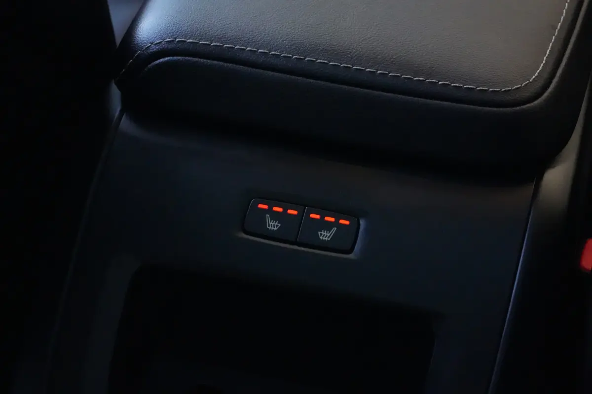 2.0 T6 Plug-in hybrid AWD Plus Dark | 350 PK | Pano | 360° camera | HarmanKardon | Navigatie | Stoelverwarming | Volvo XC60 2.0 T6 Plug-in hybrid AWD Plus Dark met 349 PK, 2.0-liter 4-cilin