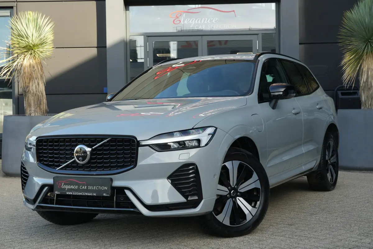 2.0 T6 Plug-in hybrid AWD Plus Dark | 350 PK | Pano | 360° camera | HarmanKardon | Navigatie | Stoelverwarming | Volvo XC60 2.0 T6 Plug-in hybrid AWD Plus Dark met 349 PK, 2.0-liter 4-cilin