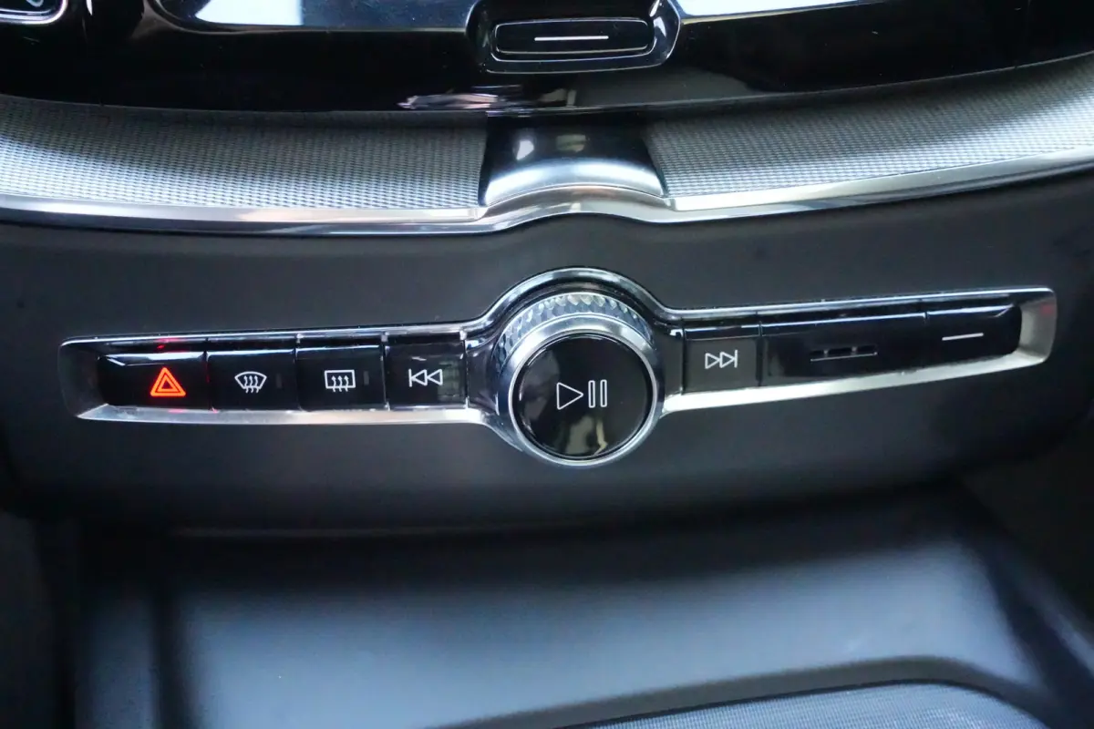 2.0 T6 Plug-in hybrid AWD Plus Dark | 350 PK | Pano | 360° camera | HarmanKardon | Navigatie | Stoelverwarming | Volvo XC60 2.0 T6 Plug-in hybrid AWD Plus Dark met 349 PK, 2.0-liter 4-cilin