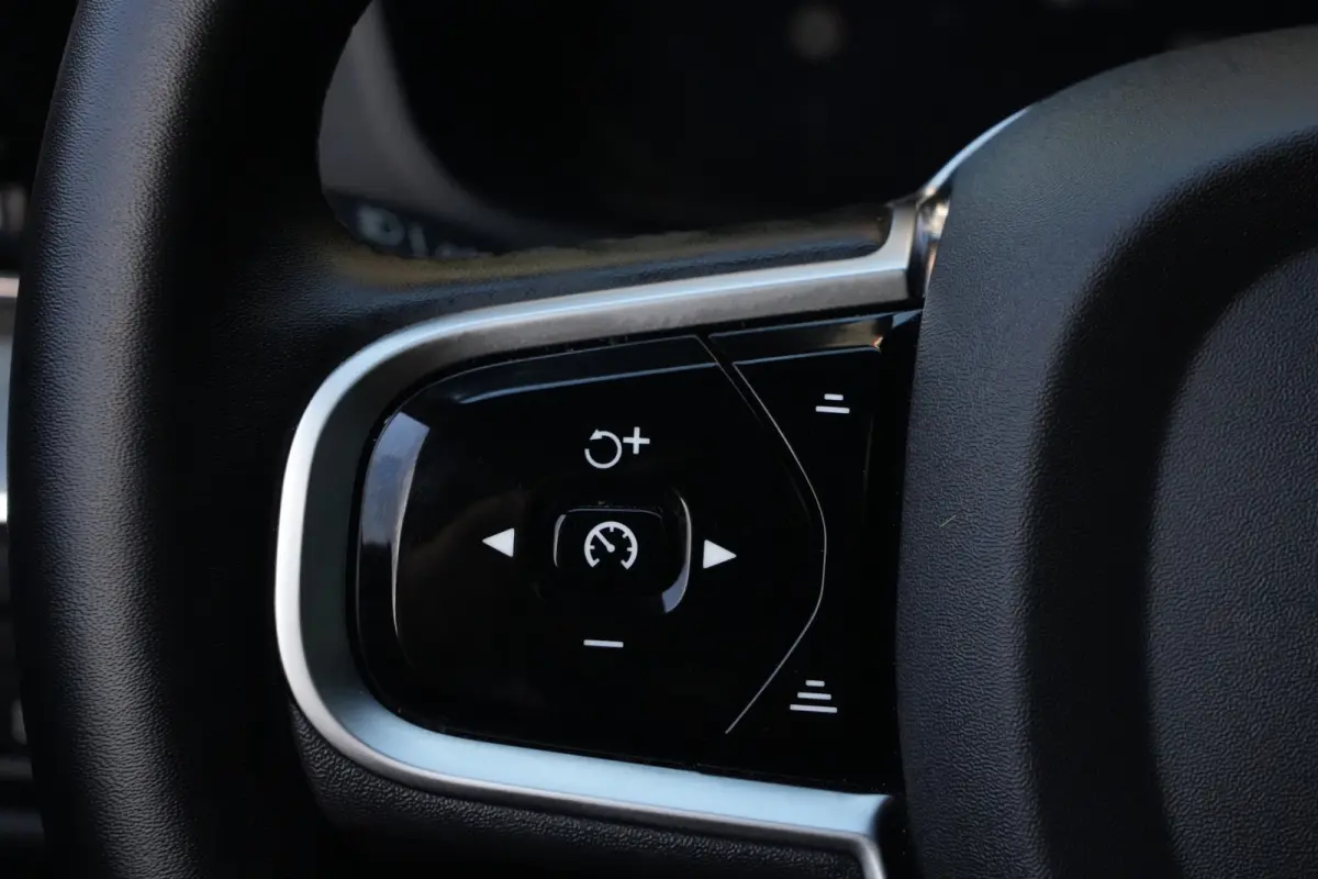 2.0 T6 Plug-in hybrid AWD Plus Dark | 350 PK | Pano | 360° camera | HarmanKardon | Navigatie | Stoelverwarming | Volvo XC60 2.0 T6 Plug-in hybrid AWD Plus Dark met 349 PK, 2.0-liter 4-cilin