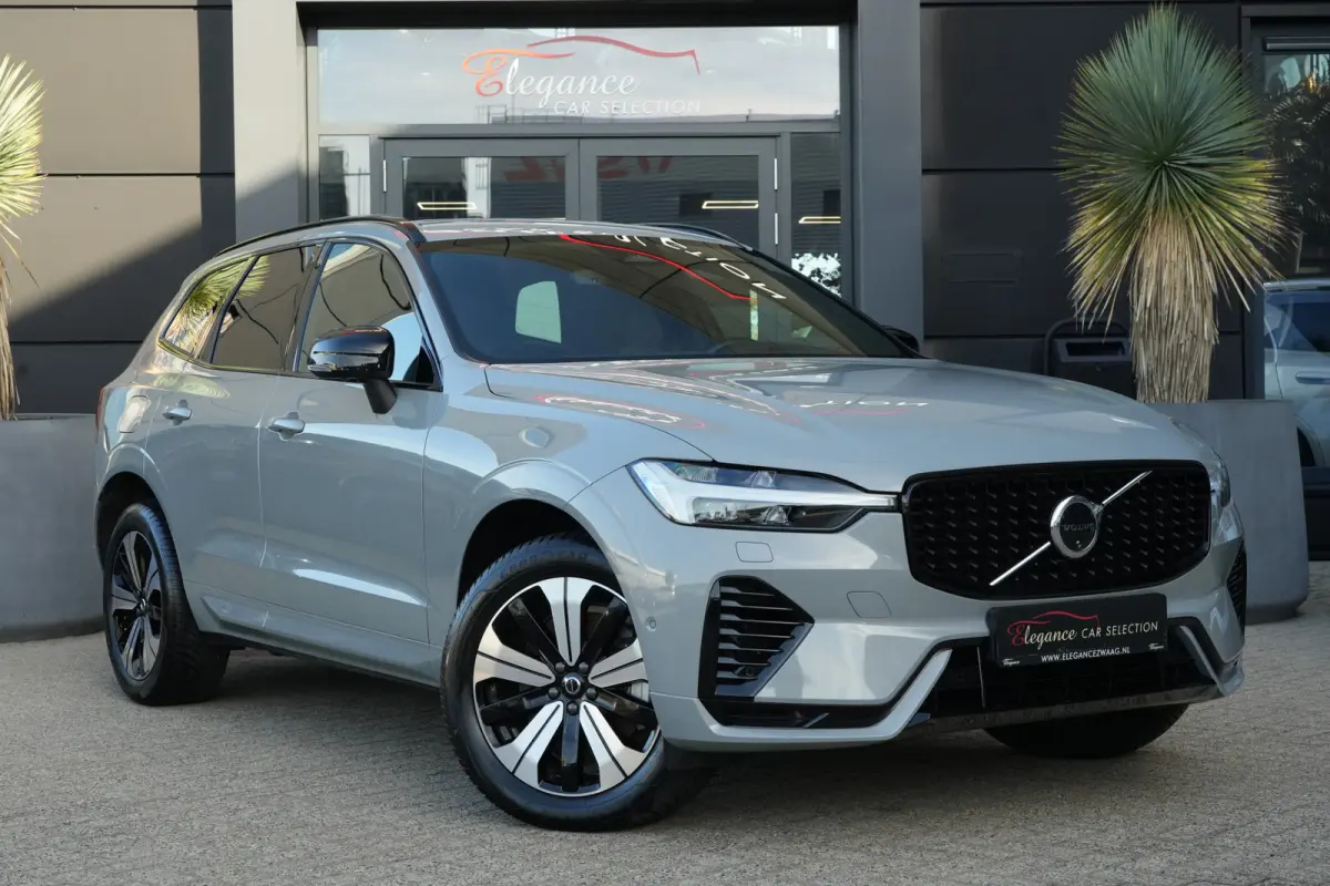 2.0 T6 Plug-in hybrid AWD Plus Dark | 350 PK | Pano | 360° camera | HarmanKardon | Navigatie | Stoelverwarming | Volvo XC60 2.0 T6 Plug-in hybrid AWD Plus Dark met 349 PK, 2.0-liter 4-cilin