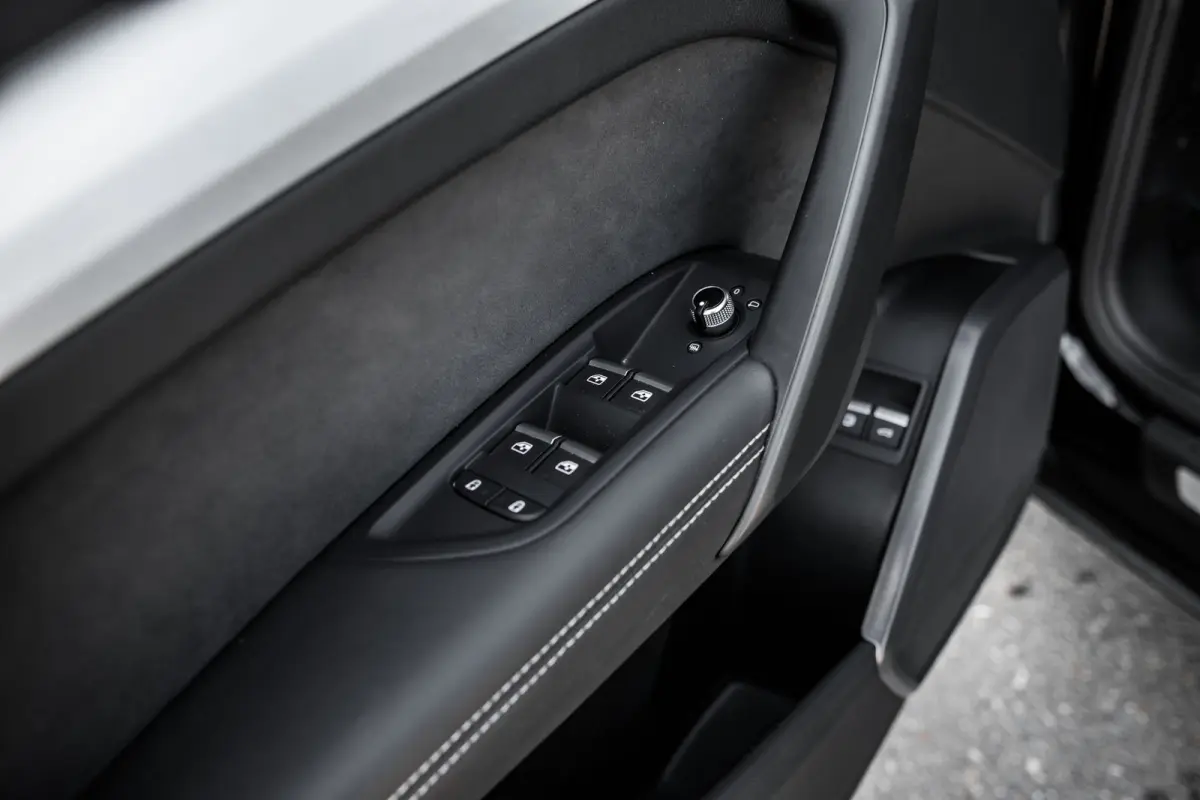 55 TFSI e S edition Competition l S-Line in & Ext. l Elektr. Stoel l Stoelverwarming l Camera l Adapt. Cr Control l Leder/Alcantara l Elekt. Klep l