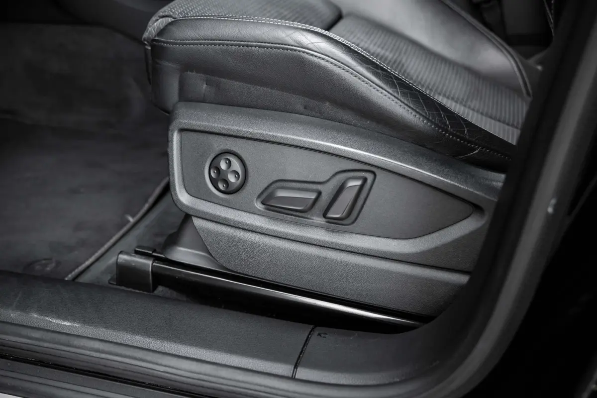 55 TFSI e S edition Competition l S-Line in & Ext. l Elektr. Stoel l Stoelverwarming l Camera l Adapt. Cr Control l Leder/Alcantara l Elekt. Klep l