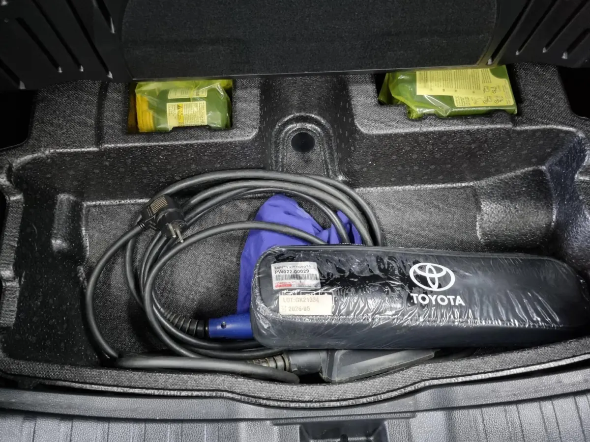 2.5 Plug-in Hybrid AWD Bi-Tone Plus / JBL / HUD / BSM
