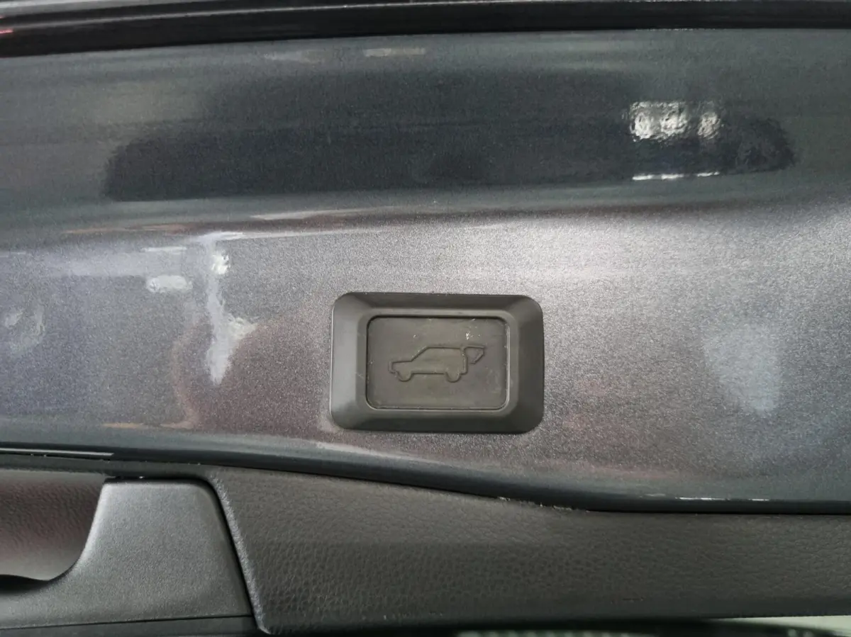 2.5 Plug-in Hybrid AWD Bi-Tone Plus / JBL / HUD / BSM
