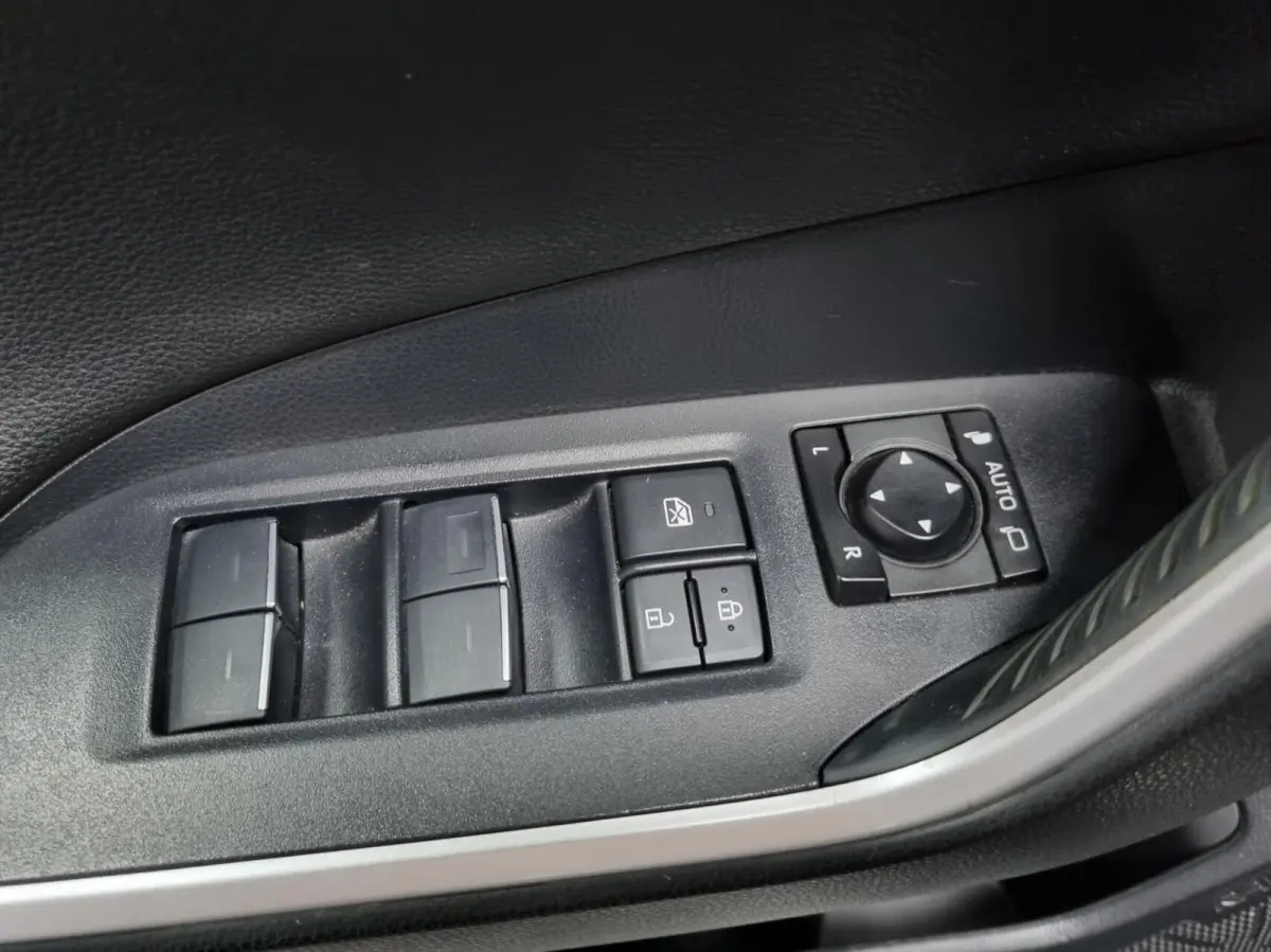 2.5 Plug-in Hybrid AWD Bi-Tone Plus / JBL / HUD / BSM