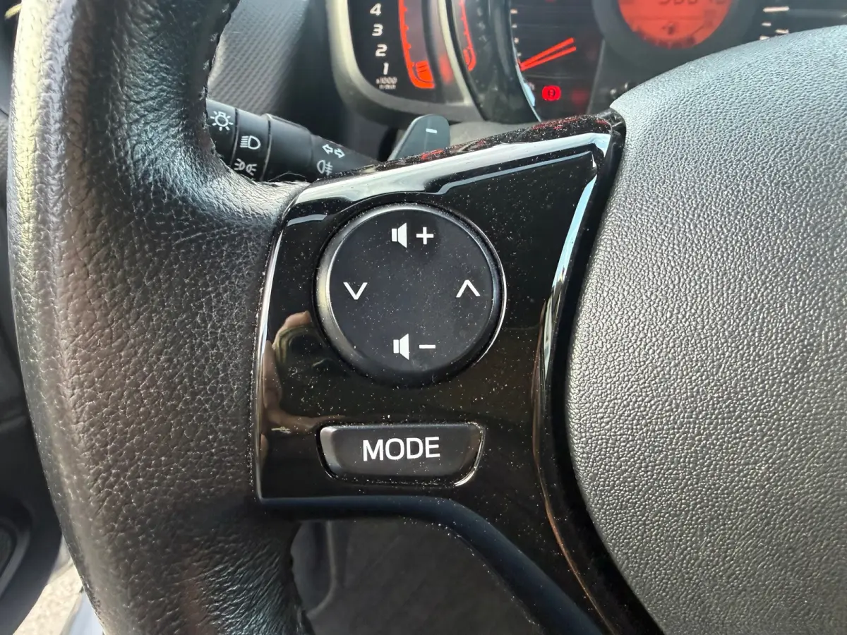 1.0 VTi Feel, Airco,Stuurbekrachtiging,Extra getint glas,Elektr.ramen en spiegels