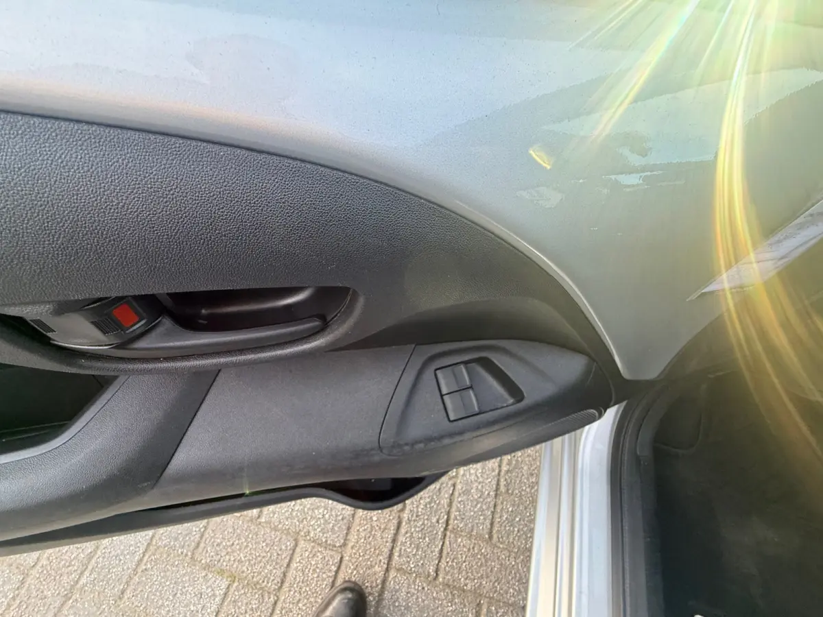 1.0 VTi Feel, Airco,Stuurbekrachtiging,Extra getint glas,Elektr.ramen en spiegels