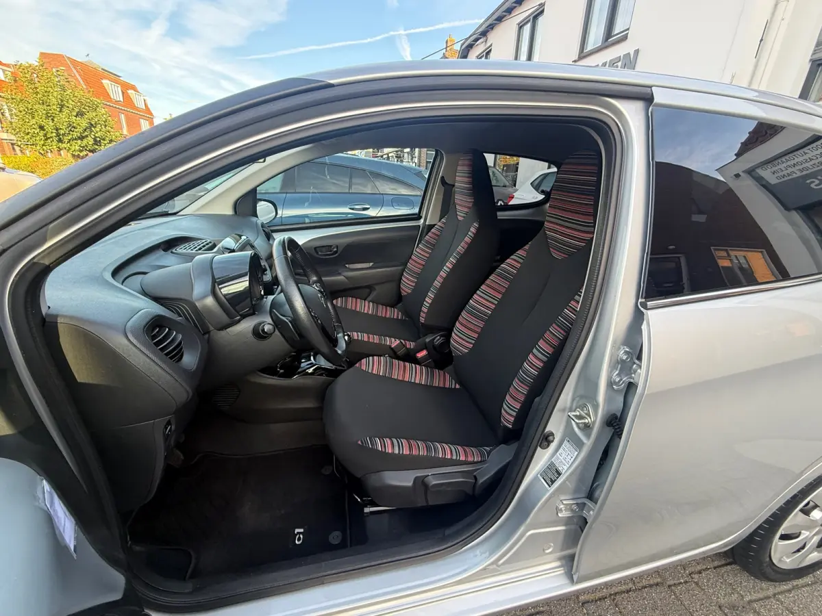 1.0 VTi Feel, Airco,Stuurbekrachtiging,Extra getint glas,Elektr.ramen en spiegels