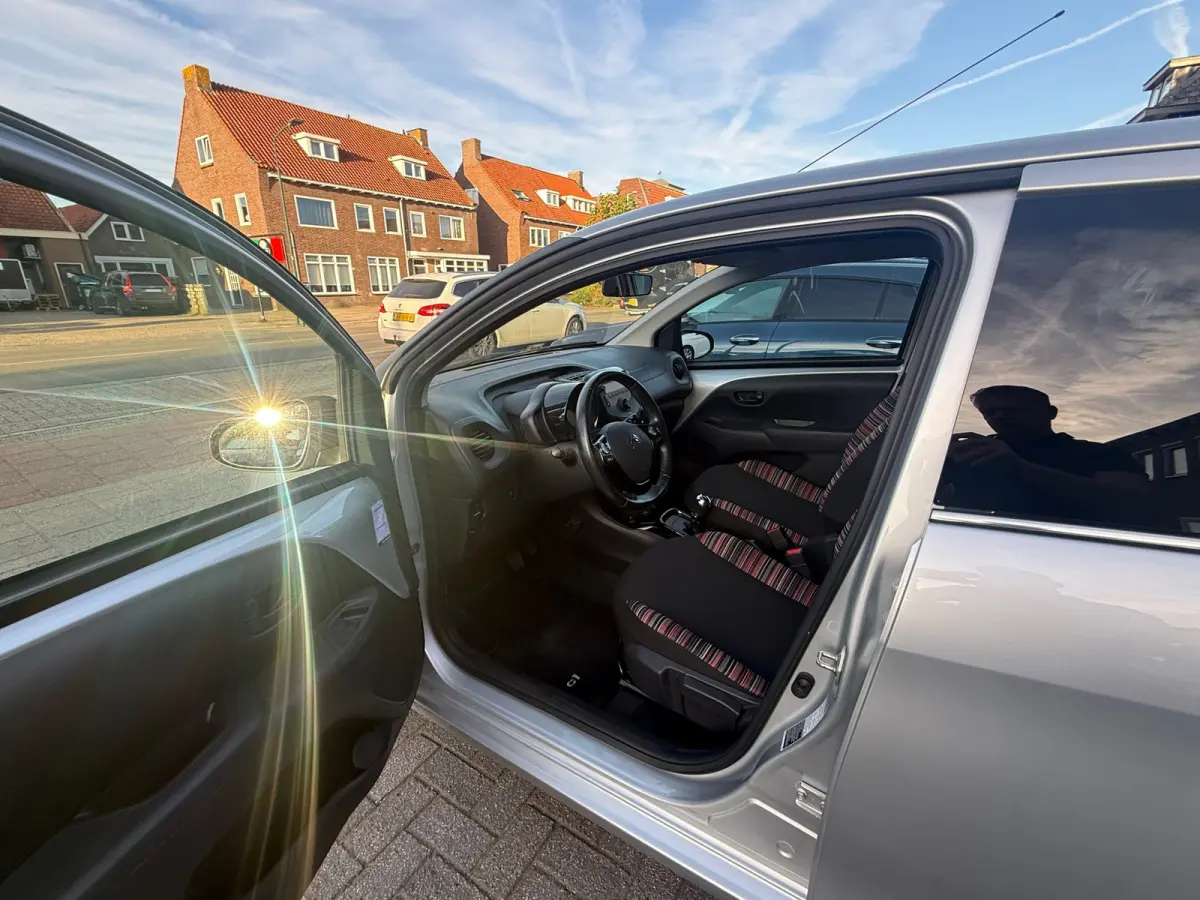 1.0 VTi Feel, Airco,Stuurbekrachtiging,Extra getint glas,Elektr.ramen en spiegels