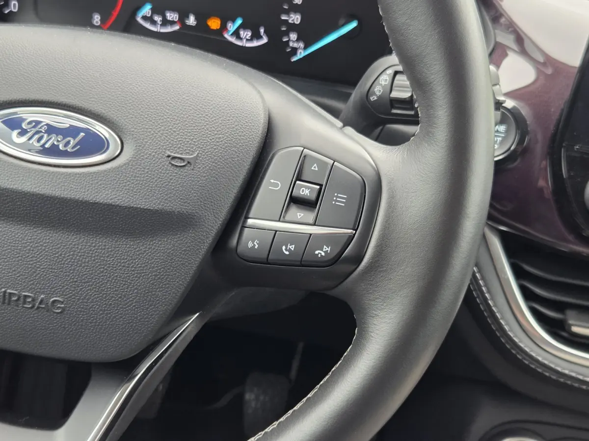 Vignale Keyless | Carplay | Adaptieve cruise | Camera | Stuur- stoelverw. | Half Leder | 17"