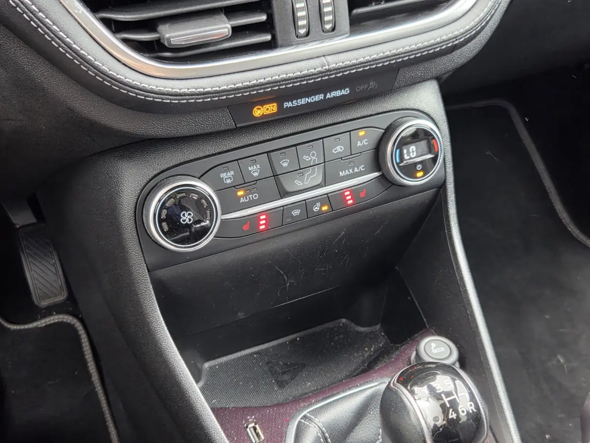 Vignale Keyless | Carplay | Adaptieve cruise | Camera | Stuur- stoelverw. | Half Leder | 17"