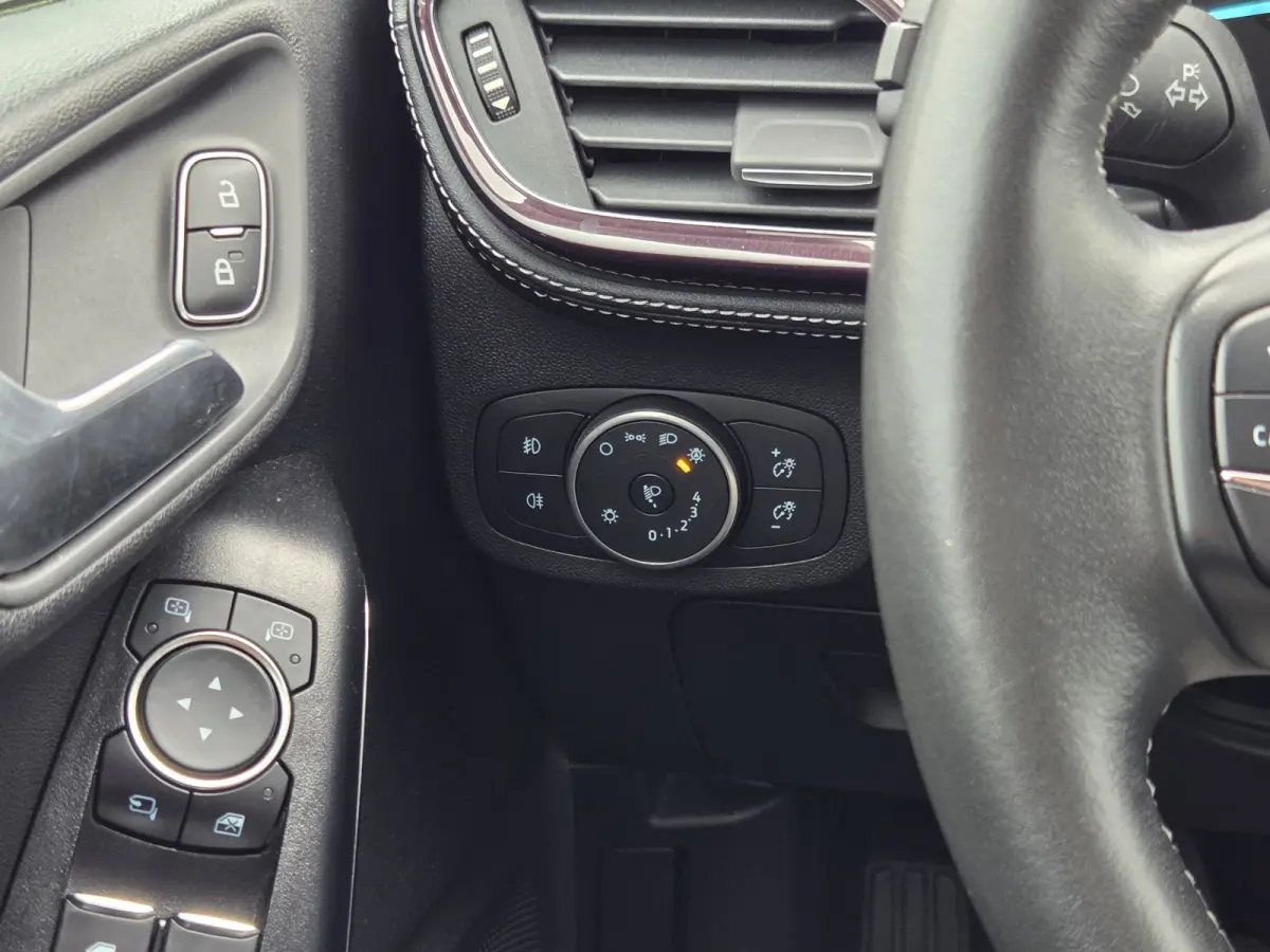 Vignale Keyless | Carplay | Adaptieve cruise | Camera | Stuur- stoelverw. | Half Leder | 17"