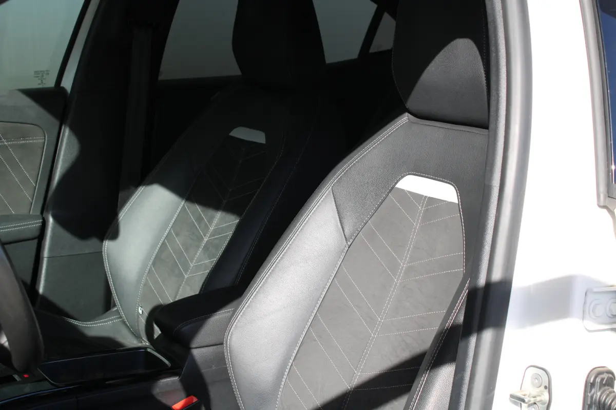 1.2 Turbo Ultimate | Trekhaak | Alcantara | 18 inch | Stoel- stuurwielverwarming | Apple carplay | Matrix led koplampen |