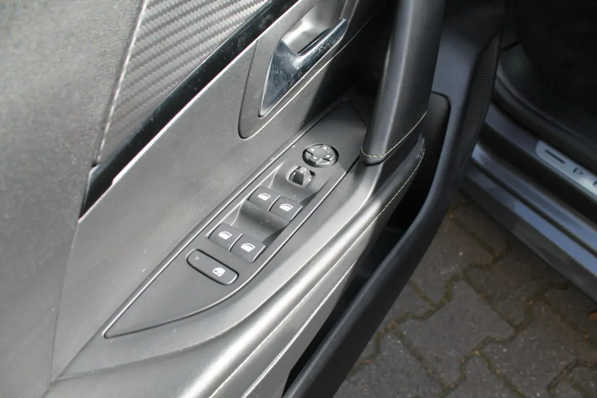 1.2 PureTech GT | Navi | Camera | Keyless